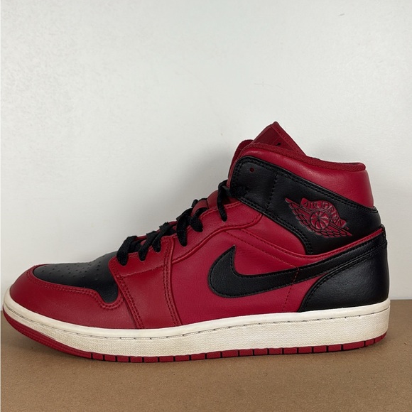 Jordan Other - Air Jordan 1 Mid Reverse Bred Gym Red Black White 554724-660 Men Size 9.5